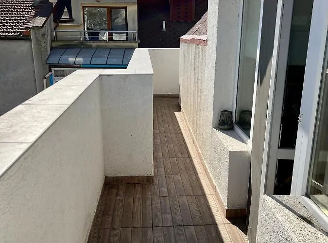 Dockview Atelier * Burgasz